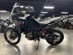 En stock: Motocicletas Africa Twin 2025 en venta y listas para exportar |   Ventas de automóviles - Product Image 3
