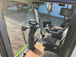 CLAAS Lexion 8800 TT 4WD - Product Image 5