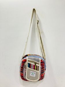 Sacs à bandoulière unisexes en coton multicolores faits à la main par des artisans, écologiques, durables, élégants, pour une utilisation en soirée - Product Image 5