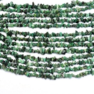 Perles de pierres précieuses d'émeraude verte de 4 mm à 5 mm, pépites lisses, émeraude naturelle non taillée, copeaux précieux, perles en vrac pour la fabrication de bijoux - Product Image 2