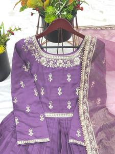 ชุดสูทสำหรับใส่เล่นหนักทำจากผ้าไหมโรมันแท้ปักได้เรียงตามลำดับ - Product Image 2