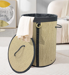 Cesta cuadrada de bambú con acabado natural, con tapa abatible y asas de cuerda, disponible a precios al por mayor. - Product Image 4