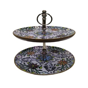 Support à gâteau de la plus haute qualité pour servir des outils en résine et en métal Plaque ronde avec support à gâteau en résine époxy Gâteau et pâtisseries modernes Stan - Product Image 3