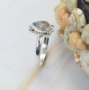 À la mode Labradorite 925 Sterling Silver Gemstone Ring Février Birthstone Poire Forme Lunette Ensemble Promise Designer Anneau Cadeau Pour Elle - Product Image 2