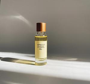 Huile de noyau d'abricot 100% pure pressée à froid, cosmétique pour les formulations de cheveux, de peau et de beauté | Marque blanche OEM ODM en vrac et en gros - Product Image 2