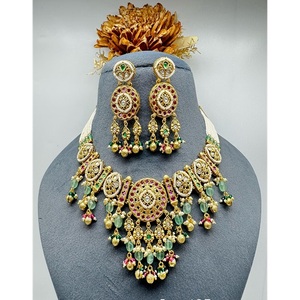 Diseño elegante de conjunto de collar nupcial de Kundan pesado para mujeres niñas para funciones de boda novias con pendientes - Product Image 1