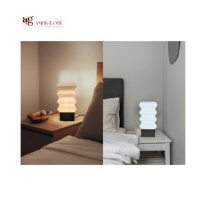 Lámpara de mesa LED impresa en 3D ecológica moderna, columna de ondas fluidas con base E14 flexible, diseño orgánico e iluminación ambiental - Product Image 4