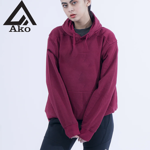 Sweat à capuche bordeaux en tissu doux pour femme, nouvelle collection, idéal pour personnaliser avec logo, coupe oversize à épaules tombantes, style décontracté, par Ako - Product Image 1