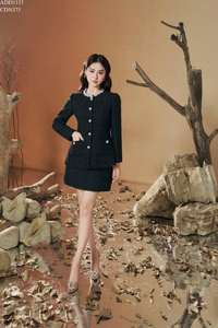 Conjunto de Camisa de Manga Larga de Tweed para Mujer, Falda hasta la Rodilla, Formal, para las 4 Estaciones, Mezcla de Poliéster, OEM ODM Vietnam - Product Image 3