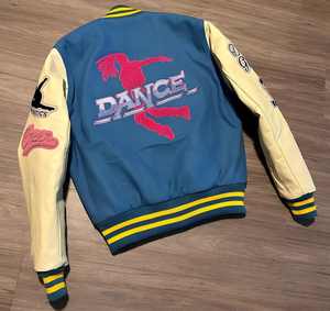 Veste universitaire décontractée unisexe avec broderie en chenille personnalisée, logo sur le devant, couleur et taille personnalisées, style streetwear - Product Image 2