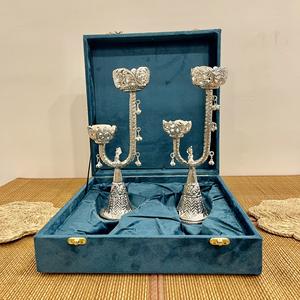 เชิงเทียนแกะสลักชุบเงินพร้อมเทียนแก้ว (คู่) - Product Image 2