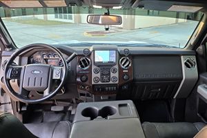 Ford F-350 Super Duty Lariat 4x4 Turbodiésel V8 4WD 2015 Usada en Buen Estado, con Ruedas Traseras Dobles y Modificaciones Extensivas - Product Image 4