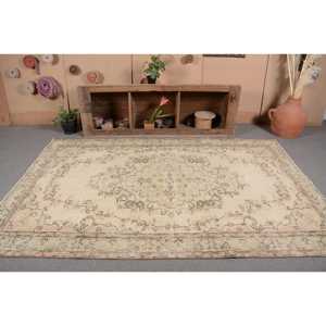 พรมตุรกีวินเทจ สีเบจเขียว ขนาด 5.6 x 8.8 ฟุต ทำจากขนสัตว์ ด้านหลังทำจากยางลาเท็กซ์ เป็นมิตรกับสิ่งแวดล้อม ลายปะติดปะต่อ เหมาะสำหรับห้องรับประทานอาหาร ขนาด 9x12 ฟุต รูปทรงสี่เหลี่ยมผืนผ้า สไตล์ทับริซ - Product Image 4