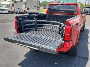 Pick-up Utilitaire de Luxe de Taille Moyenne 2024 d'Occasion, Transmission Automatique, Suspension Haute Performance, 7 Places, Haute Puissance - Product Image 5