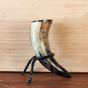 Corne à boire naturelle Viking de haute qualité polie écologique en corne de buffle Design animal - Product Image 1