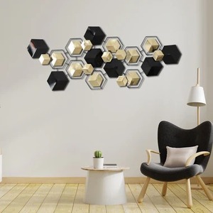 Hermosa Decoración de Pared de Metal con Diseño Floral para Decoración Moderna del Hogar con Elegante Diseño de Flores y un Toque Interior Estilizado - Product Image 6