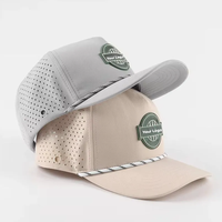 Gorra de Golf Personalizada InjaeVina de 5 Paneles, 100% Poliéster, Lona con Orificios Cortados con Láser, Parche de PVC, Parte Trasera Deportiva Impermeable de Plástico