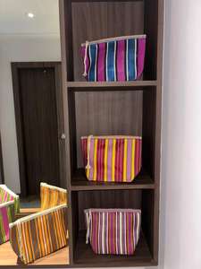 Pochette de toilette en nylon recyclé écologique réutilisable avec fermeture éclair, sac de plage de voyage rayé personnalisé avec logo - Product Image 5