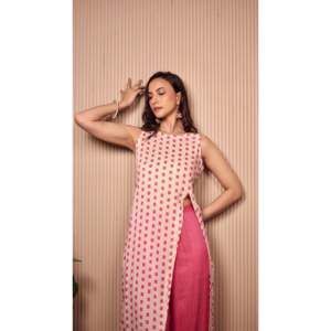 Ensemble coordonné de soirée élégant Starry Night avec fente longue et accents de perles roses en tissu modal rose et ivoire - Product Image 2