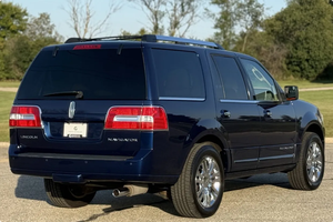 Vehículo Usado a Precio Accesible - Volante a la Izquierda |   Volante a la derecha |   LINCOLN NAVIGATOR RSS 4×4 2010 con 31 mil millas - Product Image 3