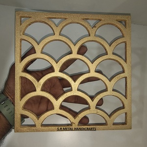 Handmade Aluminium Scallop Deisgn <b>Trivet</b> with Gold Plated Finish - Product Image 3