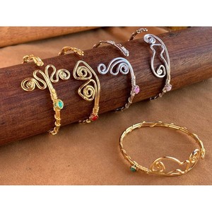 Pulsera con Acentos de Piedras de Colores, Envuelta en Alambre Chapado en Oro y Plata, para Reventa de Moda - Product Image 1