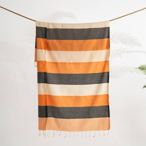 Toalla de playa turca Haven Block Stripe, naranja y negra - Product Image 1