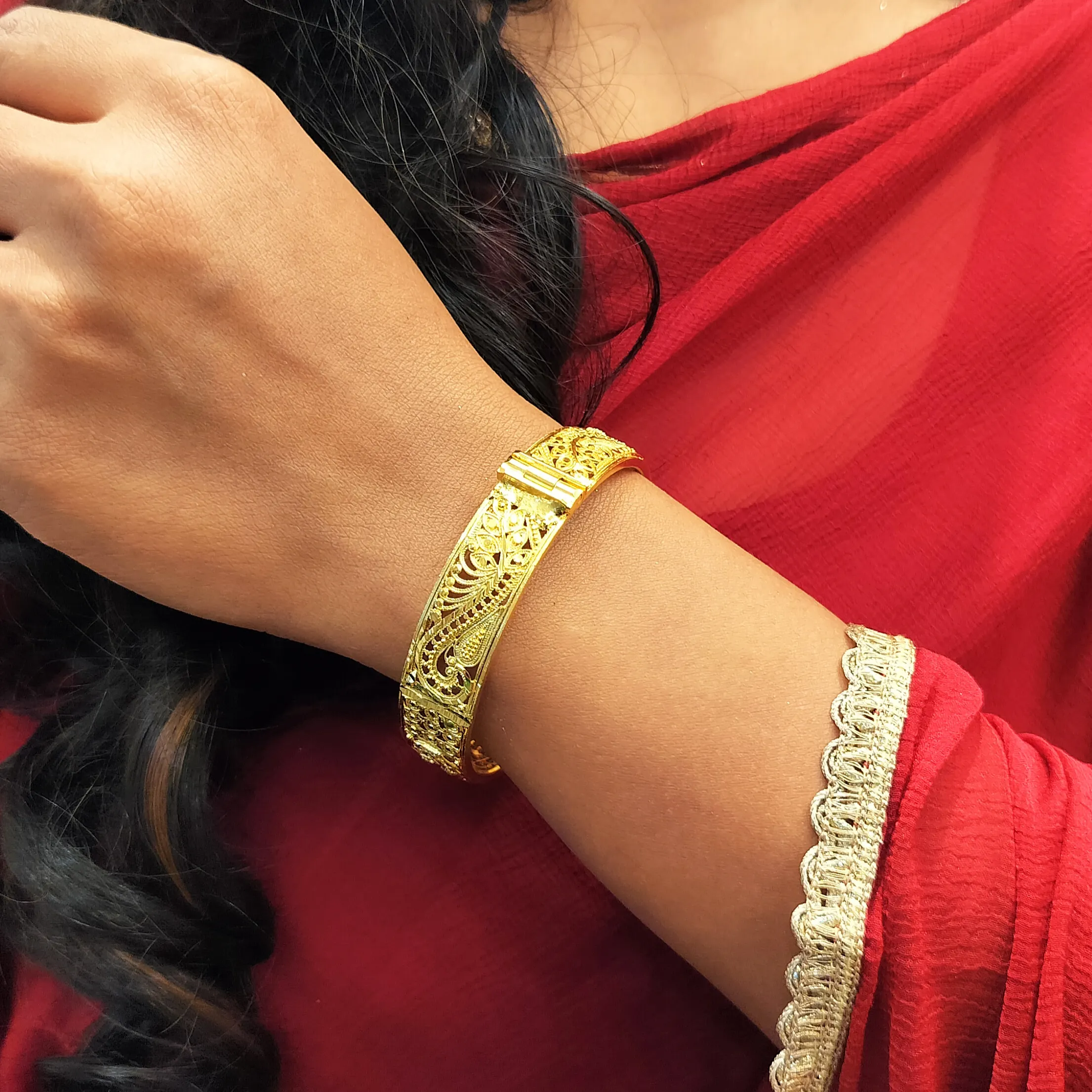 Hint toptancı mücevherat altın kaplama düz parlak oyulmuş menteşe açılabilir büyük gelin bilezik bilezik kadınlar için takı seti