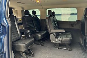 Ford Transit 150 XLT AWD 2020 d'occasion en bon état, 1 propriétaire, modifications Overland, 7 places, plateforme de lit arrière, transmission intégrale - Product Image 5