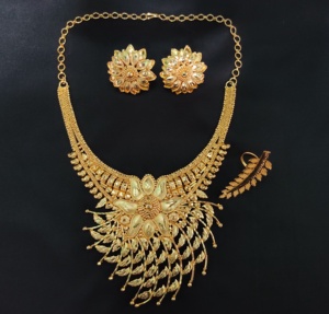 Venta al por mayor collar pendientes anillo conjunto con 22K chapado en oro de estilo de lujo conjunto de joyas para la venta por los exportadores indios - Product Image 4