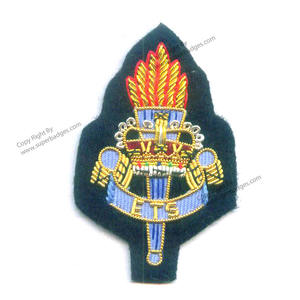 Vente en gros d'insignes brodés taille personnalisée de haute qualité uniformes en feutre de tissu naturel insignes en feutre de tissu à vendre - Product Image 4