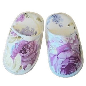 Pantuflas Acolchadas con Punta Abierta Wisteria Rose - Ligeras, Antideslizantes, de Espuma EVA Suave, Planas, para Invierno - Product Image 1