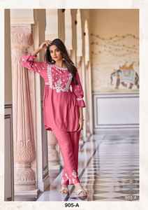 ชุดสายงานปักด้ายเรยอนแบบหนาจากแบรนด์ล่าสุด - Product Image 2