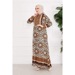 Robe modeste hijab marron en viscose à motifs médaillon - Product Image 3