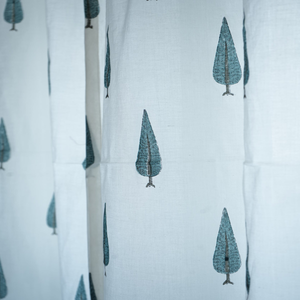 ผ้าม่านลายต้นสนอัลไพน์ สไตล์ชนบท เป็นมิตรกับสิ่งแวดล้อม ลดเสียงรบกวน ใช้ได้ทุกฤดู โปร่งแสง ปรับแต่งได้ ผ้าม่านทึบแสงแบบเชือก คุณภาพพรีเมียม สำหรับโรงแรม บ้าน ร้านกาแฟ - Product Image 3