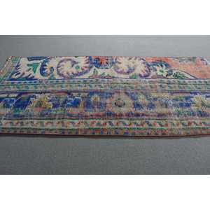 Alfombra Turca Vintage Pequeña de 2,1x4,5 pies, Alfombra de Lana Azul Roja Ombré - Product Image 3