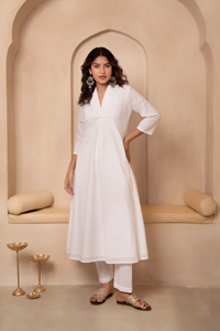Ensemble Anarkali en coton blanc pour femmes, ensemble Kurta Soch en coton blanc uni teint, manches longues, col en V, coupe régulière - Product Image 2