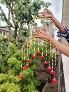 Decoración colgante Floral de Color media luna con cuerdas de perlas boda Haldi Mehndi escenario telón de fondo y decoración de araña de techo - Product Image 6