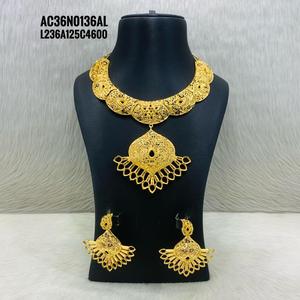 Nouveaux colliers courts de haute qualité avec boucles d'oreilles plaqué or 18 carats bijoux d'un gramme pour femmes - Product Image 1