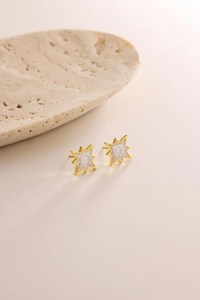 Pendientes de Plata de Ley 925 con Baño de Oro de 14K, Madreperla y Esmalte, Diseño Estrella del Norte, Celestiales para Uso Diario - Product Image 2