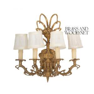 Applique Murale Antique en Laiton Massif avec Design à Cinq Bras, Abat-Jour en Tissu Élégant et Détails Ornés pour les Intérieurs de Luxe Classiques - Product Image 1