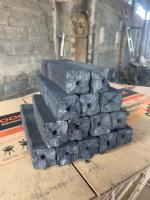Briquettes de sciure de bois de première qualité, fabriquées à la machine, charbon de bois avec 3% de cendres en provenance du Vietnam pour le barbecue