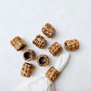 Ensemble de 6 anneaux de serviette de table style ferme d'automne, faits à la main en jacinthe d'eau naturelle pour la décoration de table de Thanksgiving, vente en gros - Product Image 3