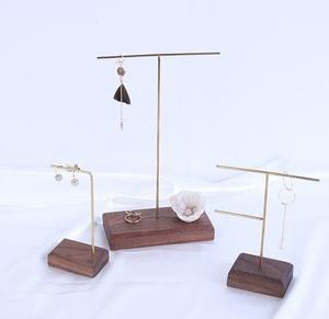 Expositor de Joyería de Metal Rústico, Estilo Industrial, Acabado Negro, Soporte Colgante para Exhibición y Almacenamiento de Joyas - Product Image 1