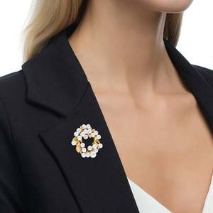 Broche fine en argent sterling Jeulia Lady Pearl Leaf Circle avec perle de culture - Product Image 4