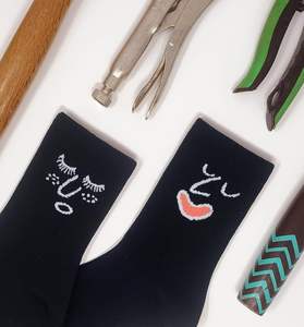 Calcetines Crazy Whimsical Emotion Crew hechos a mano de algodón suave de lujo con diseños y colores divertidos distintivos en cada paquete - Product Image 5