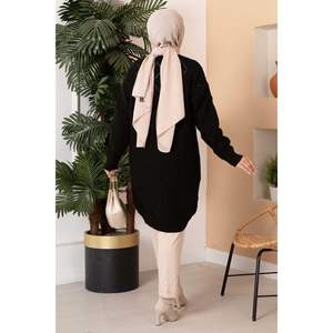 Camiseta tipo cárdigan con estampado regular para mujer, color negro estándar, hecha en Turquía. - Product Image 5