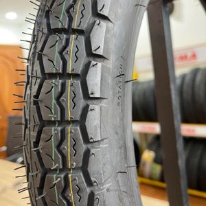 ยางรถจักรยานยนต์คุณภาพสูง KUMA K102A ผลิตในเวียดนาม ทำจากยางธรรมชาติ+ไนลอน ขนาด 3.00-17  4PR/6PR/8PR  ใช้งานได้ 20,000 กม. รับประกัน 12 เดือน - Product Image 1