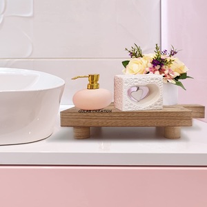 Plateau rehausseur en bois rustique pour exposer et servir un piédestal de style ferme fait à la main pour la cuisine, la salle de bain ou la décoration de table - Product Image 3