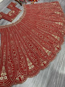 เช่นเดียวกับลำดับที่สวยงามเดิมและงานปักสีแดงสวย chaniya choli กับชุด dupatta ที่ตรงกันสำหรับสวมใส่เจ้าสาว - Product Image 6
